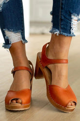 Sandalen mit Peep Toe, verstellbarer Schnalle und dickem Absatz